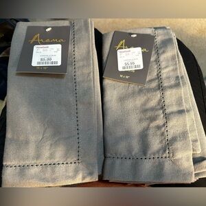 Aroma brand cloth napkins, 2 sets of 4, 18X18 inches. New